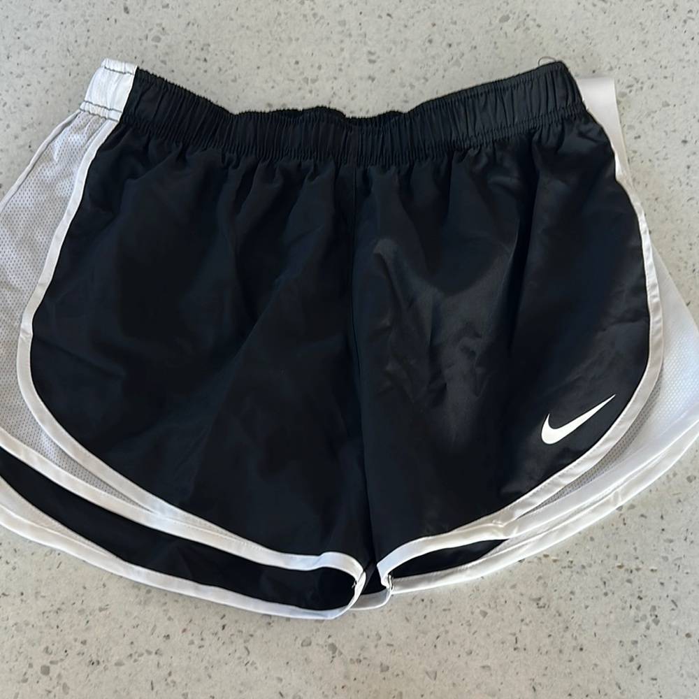 Women’s Nike Black and White Athletic Running Shorts Size Medium NWT
